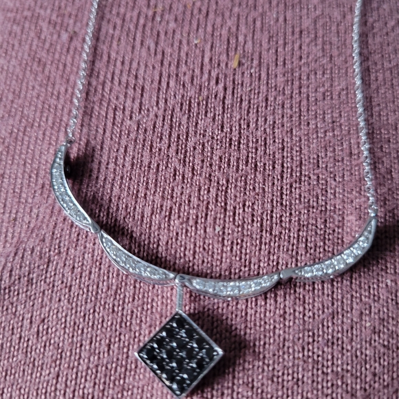 Transforming Necklace & Earring Set - Picture 4 of 14